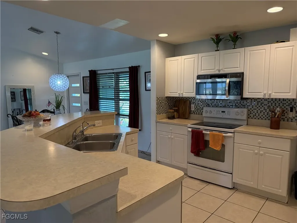 2837 NW 21st Avenue Cape Coral FL 33993