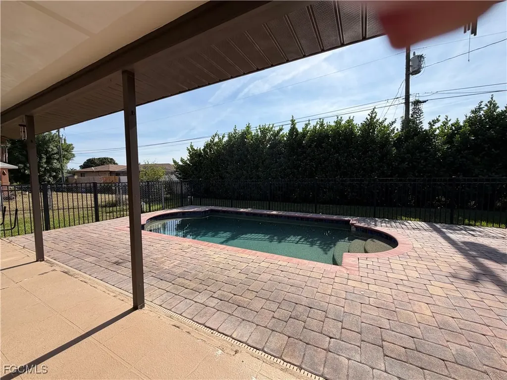 1410 SE 1st Terrace Cape Coral FL 33990