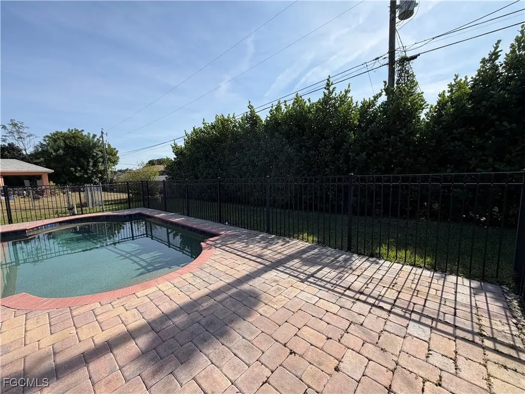 1410 SE 1st Terrace Cape Coral FL 33990