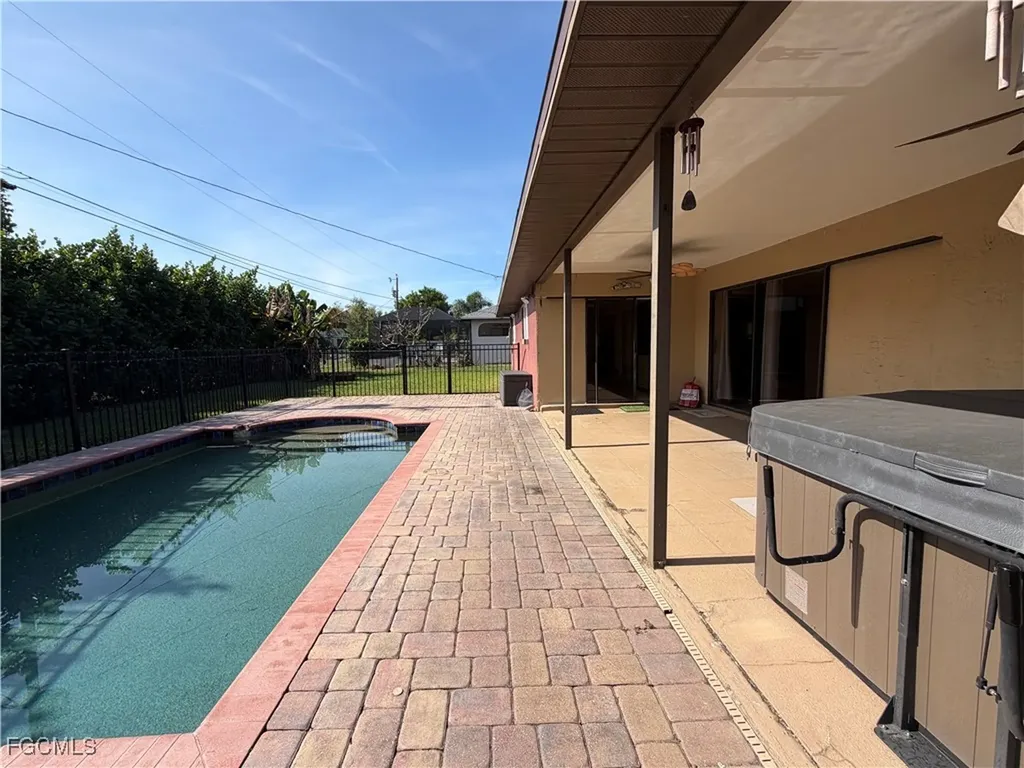1410 SE 1st Terrace Cape Coral FL 33990