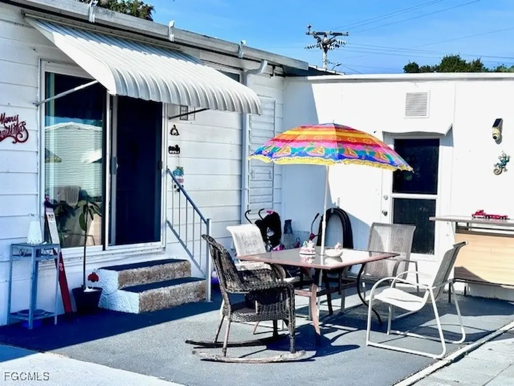 5635 Captain John Smith Loop North Fort Myers FL 33917