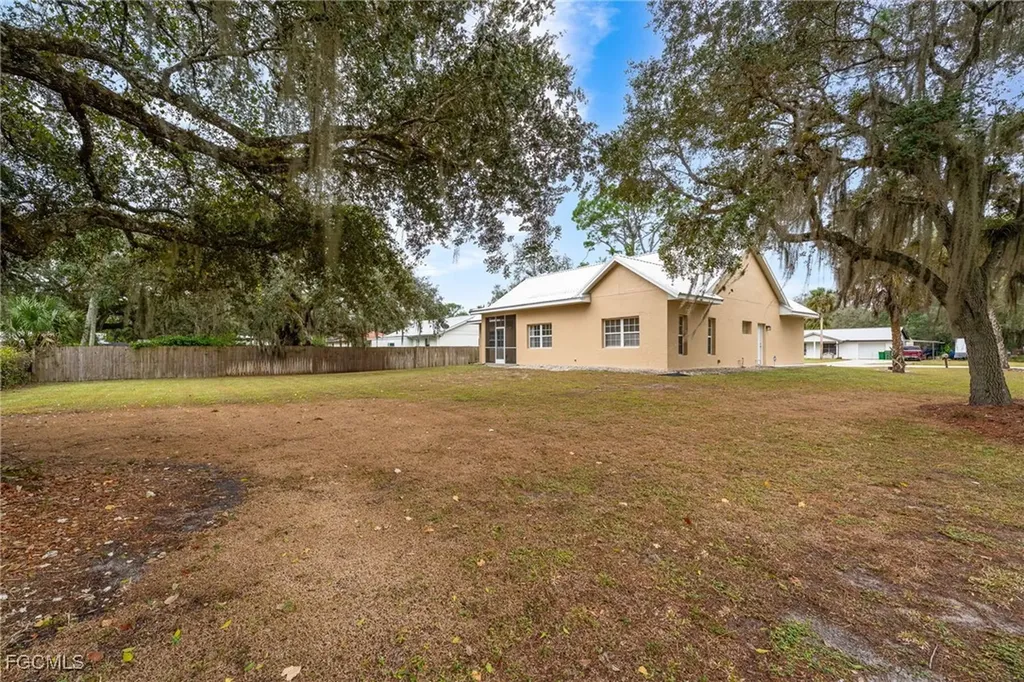 109 Florida Street Labelle FL 33935