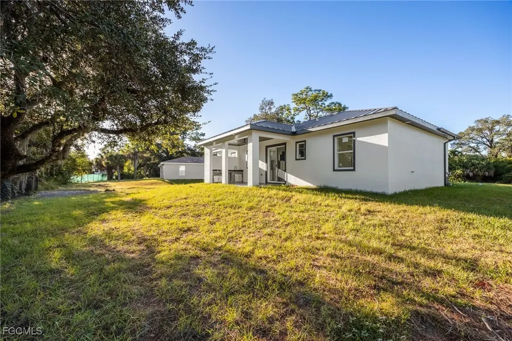 6050 N Moss Circle Labelle FL 33935