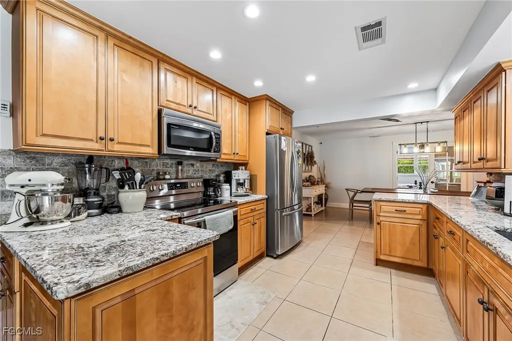 6519 E Town And River Road Fort Myers FL 33919