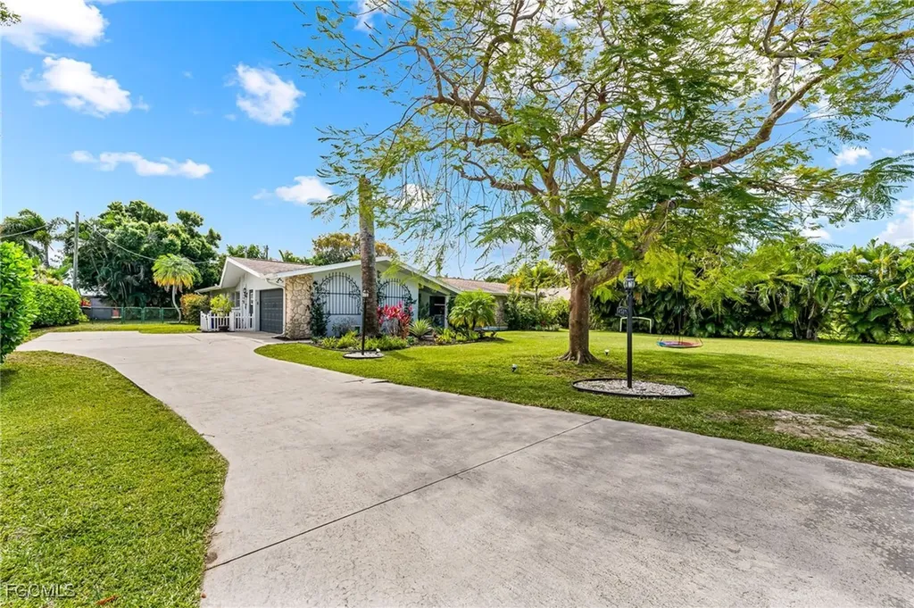 6519 E Town And River Road Fort Myers FL 33919