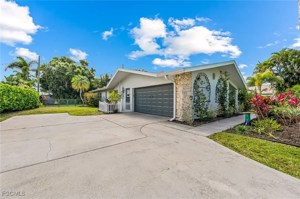 6519 E Town And River Road Fort Myers FL 33919