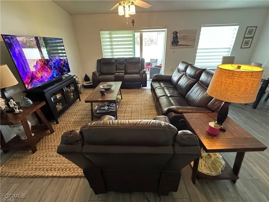 1009 NE 39th Terrace Cape Coral FL 33909