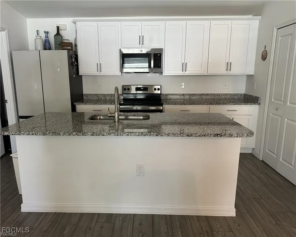 1009 NE 39th Terrace Cape Coral FL 33909