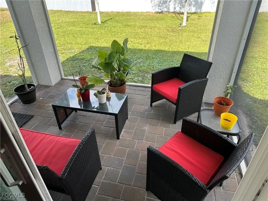 1009 NE 39th Terrace Cape Coral FL 33909