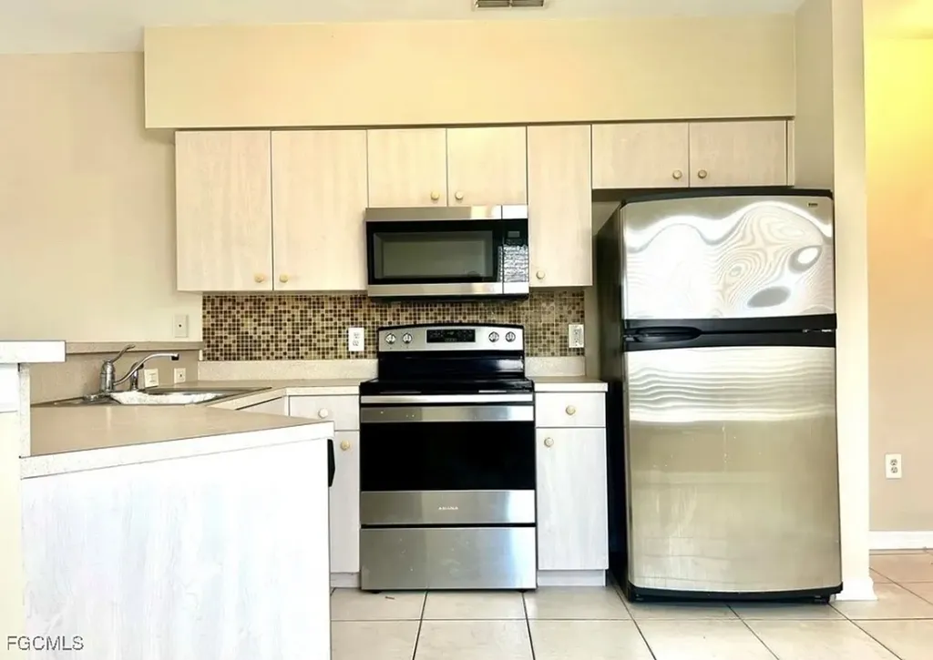 909 SW 47th Terrace Cape Coral FL 33914