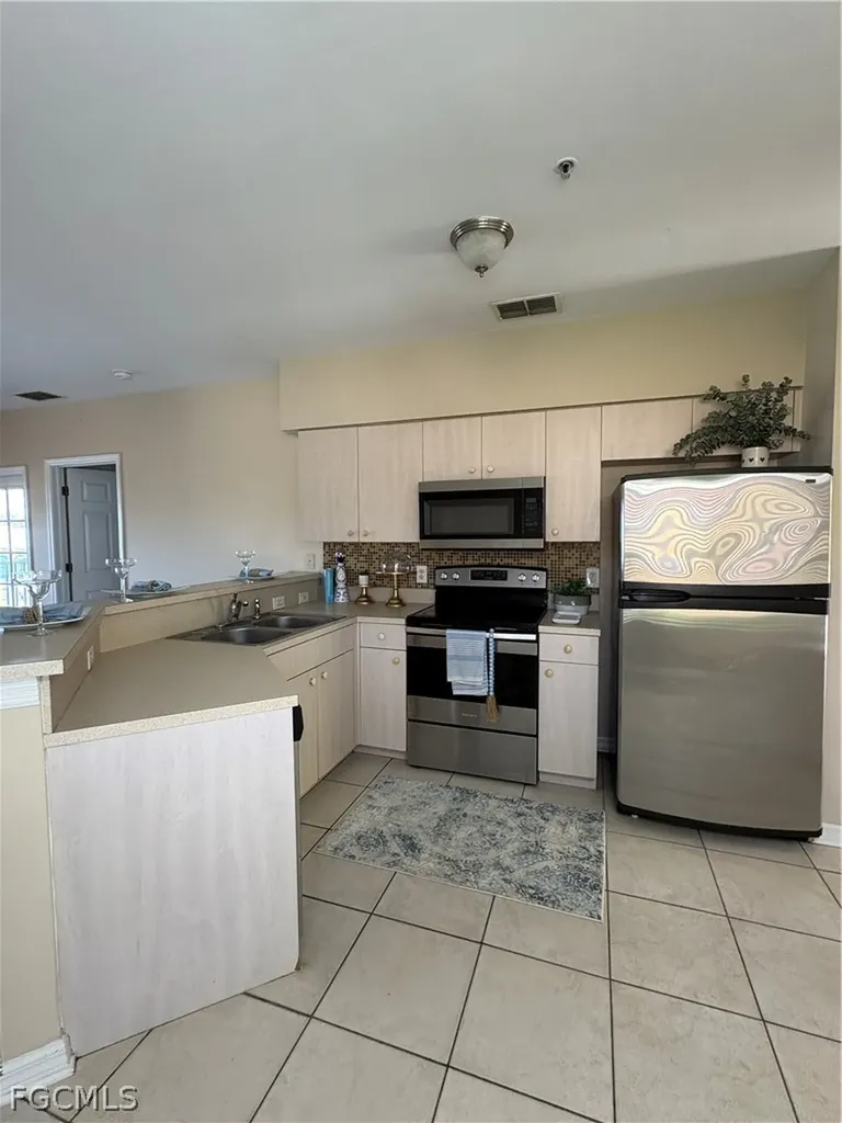 909 SW 47th Terrace Cape Coral FL 33914