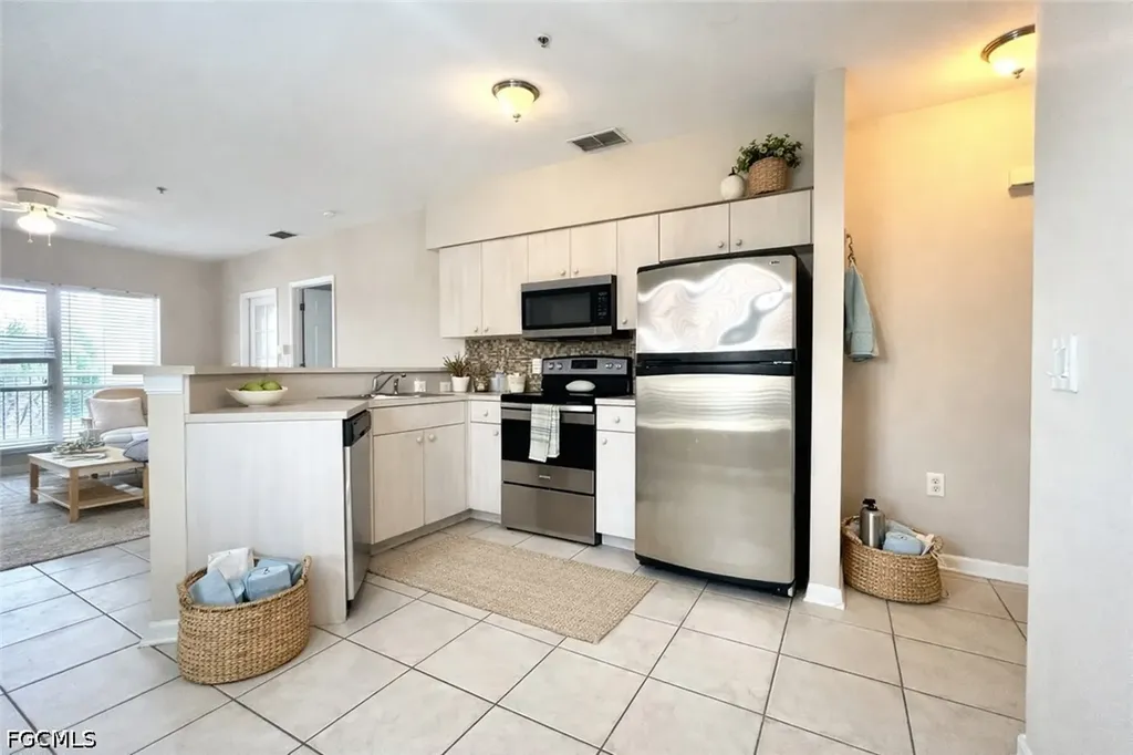 909 SW 47th Terrace Cape Coral FL 33914