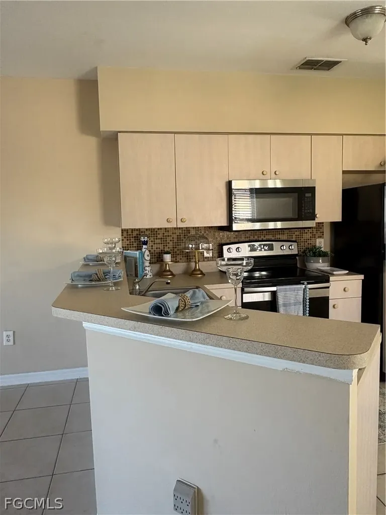 909 SW 47th Terrace Cape Coral FL 33914
