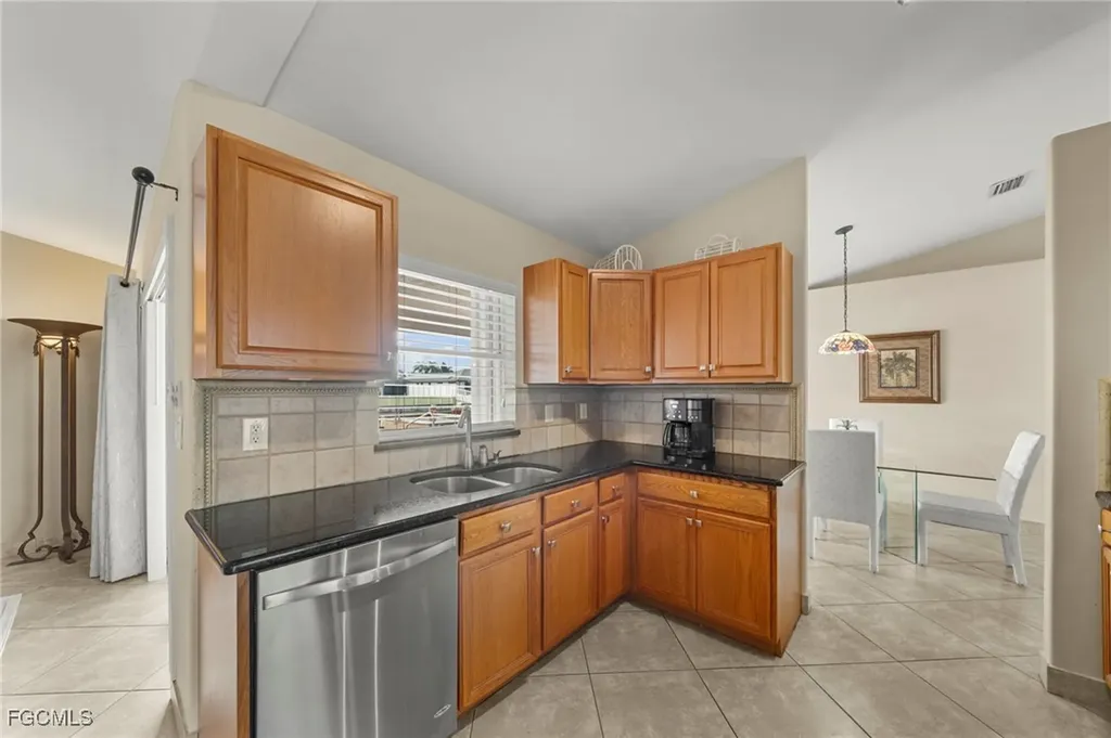 1520 NE 2nd Terrace Cape Coral FL 33909