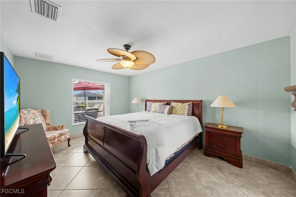 1520 NE 2nd Terrace Cape Coral FL 33909