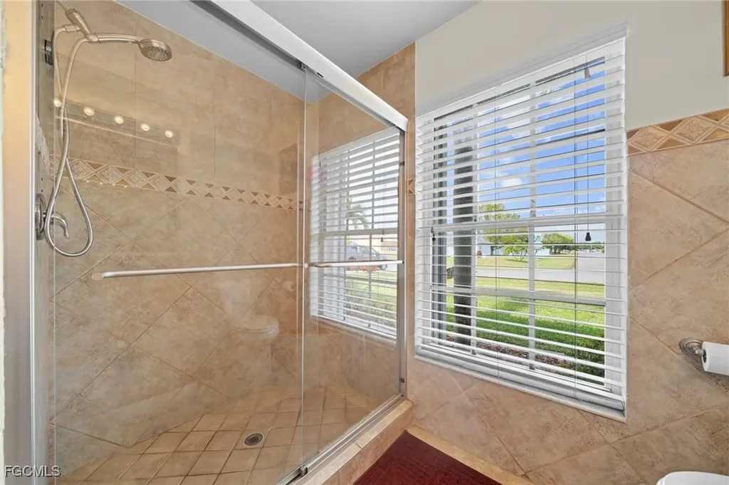 1520 NE 2nd Terrace Cape Coral FL 33909