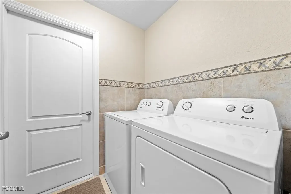 1520 NE 2nd Terrace Cape Coral FL 33909