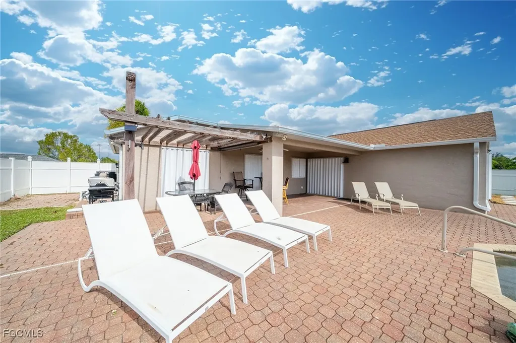 1520 NE 2nd Terrace Cape Coral FL 33909