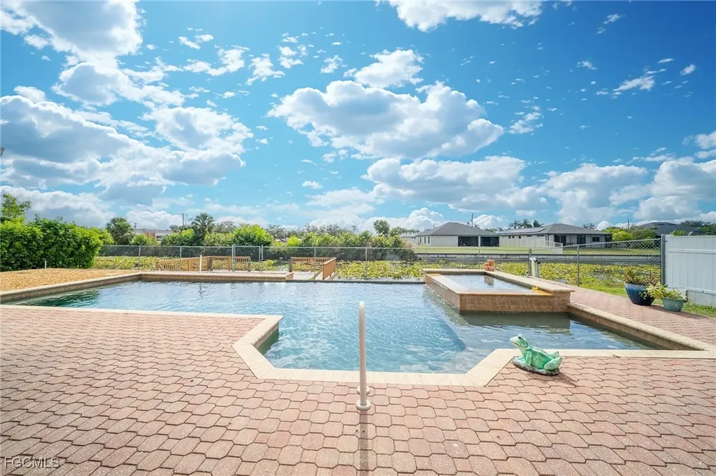 1520 NE 2nd Terrace Cape Coral FL 33909