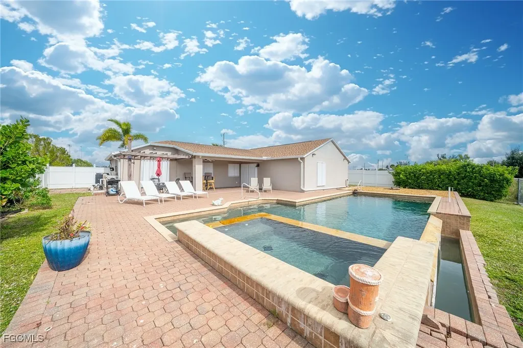 1520 NE 2nd Terrace Cape Coral FL 33909