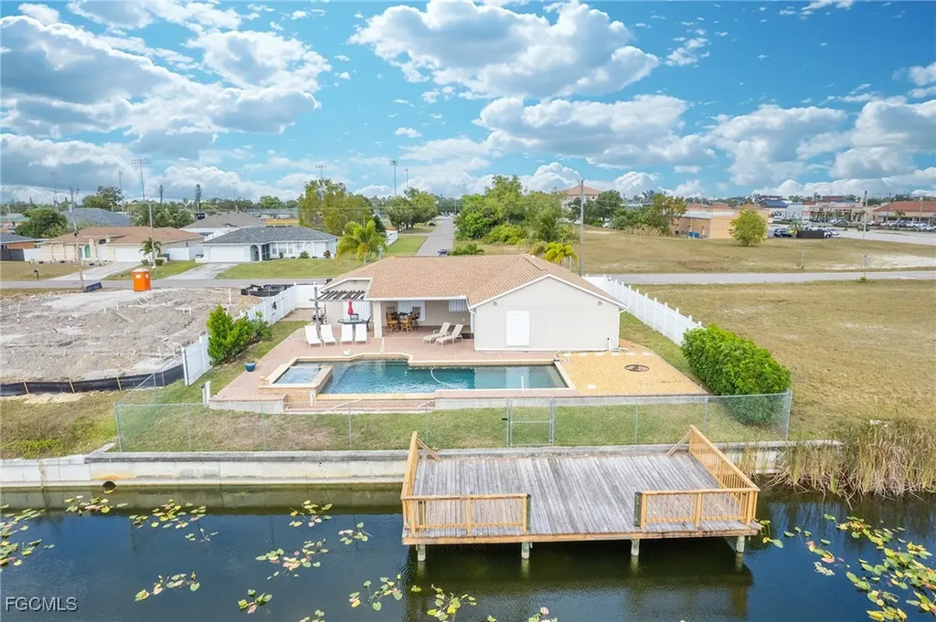 1520 NE 2nd Terrace Cape Coral FL 33909