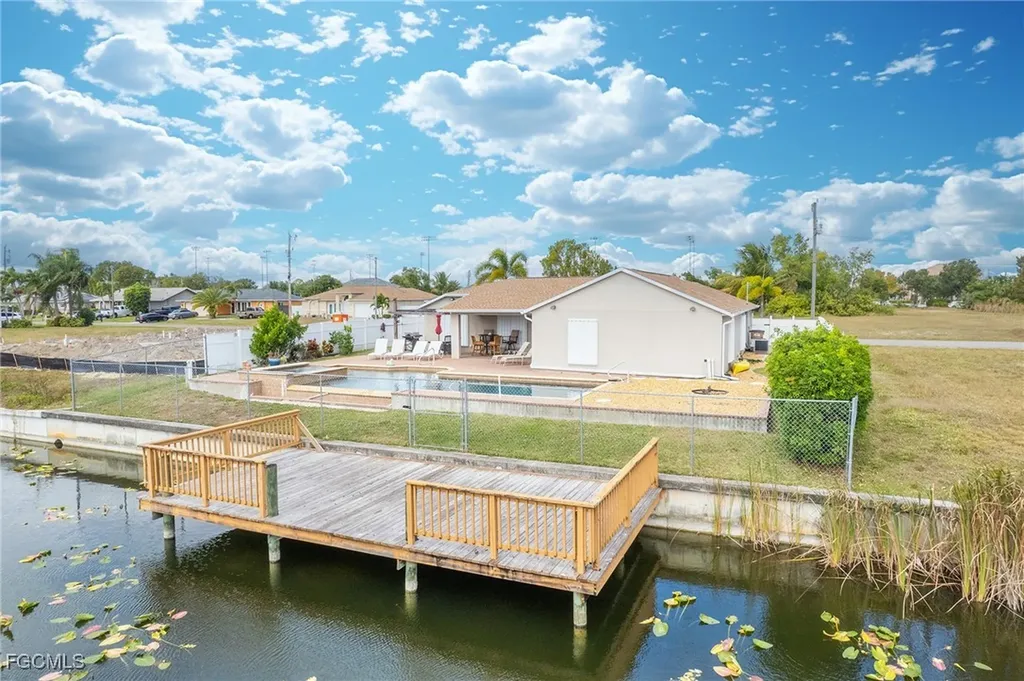 1520 NE 2nd Terrace Cape Coral FL 33909