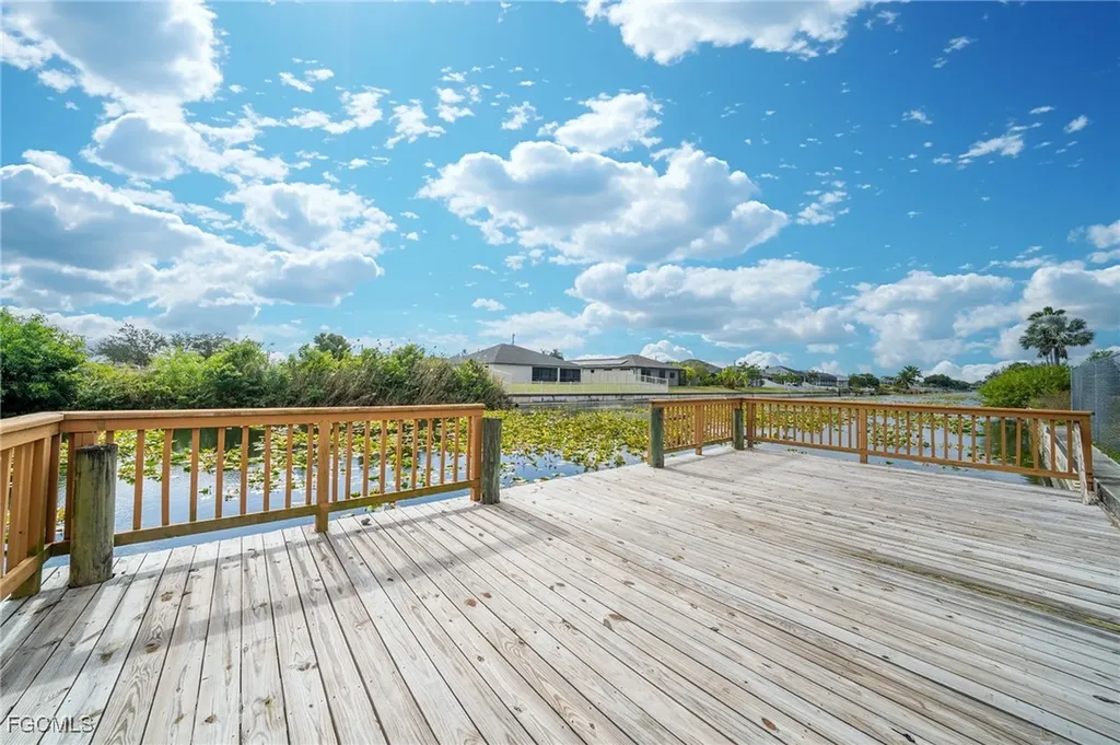 1520 NE 2nd Terrace Cape Coral FL 33909