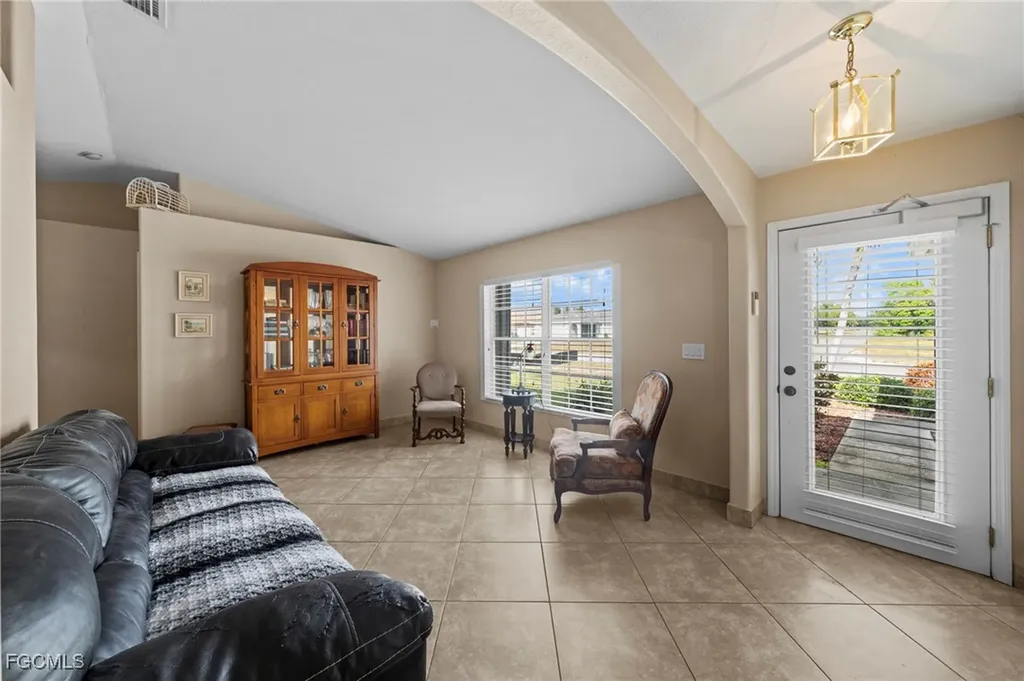 1520 NE 2nd Terrace Cape Coral FL 33909