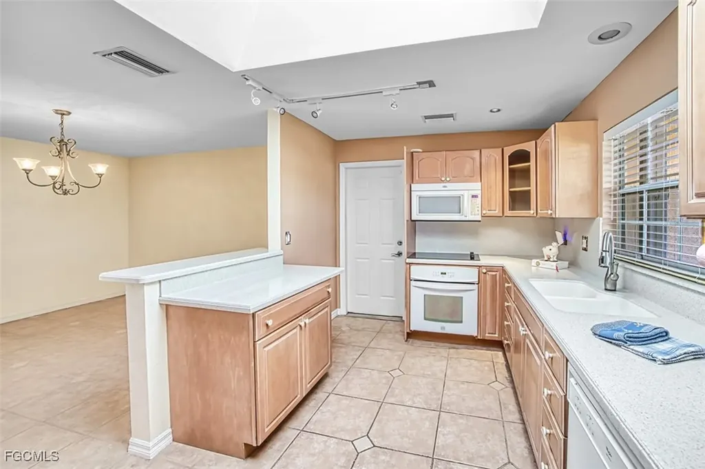 1712 SE 28th Street Cape Coral FL 33904