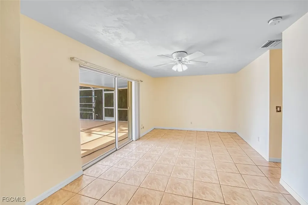 1712 SE 28th Street Cape Coral FL 33904