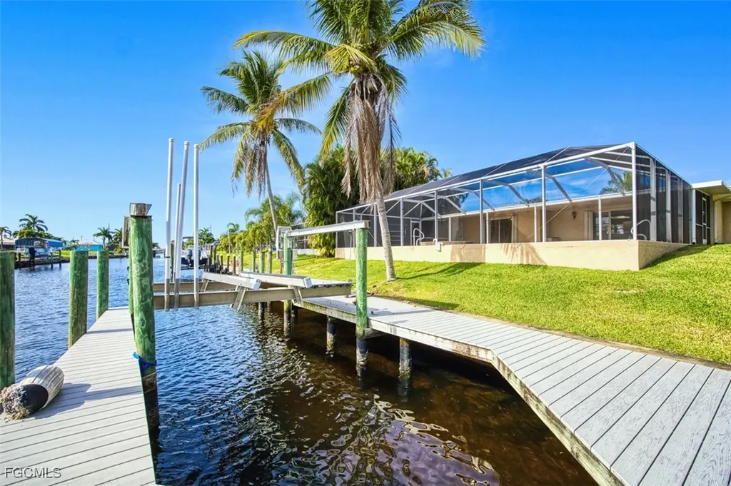 1712 SE 28th Street Cape Coral FL 33904