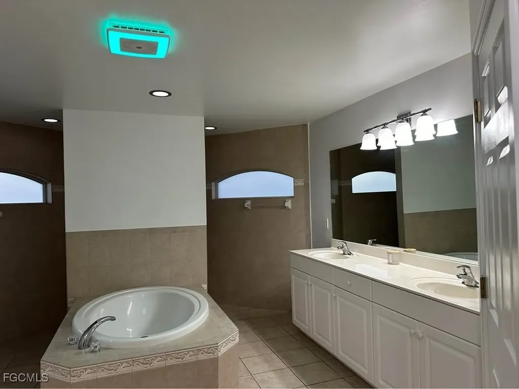 2842 NW 5th Avenue Cape Coral FL 33993