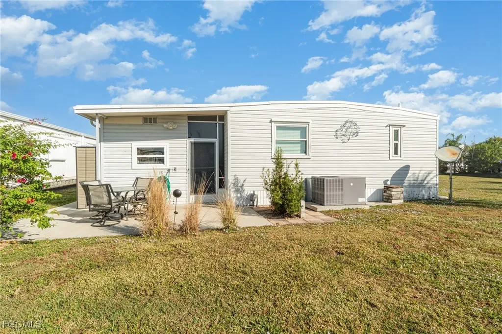 5508 Colonial Road North Fort Myers FL 33917