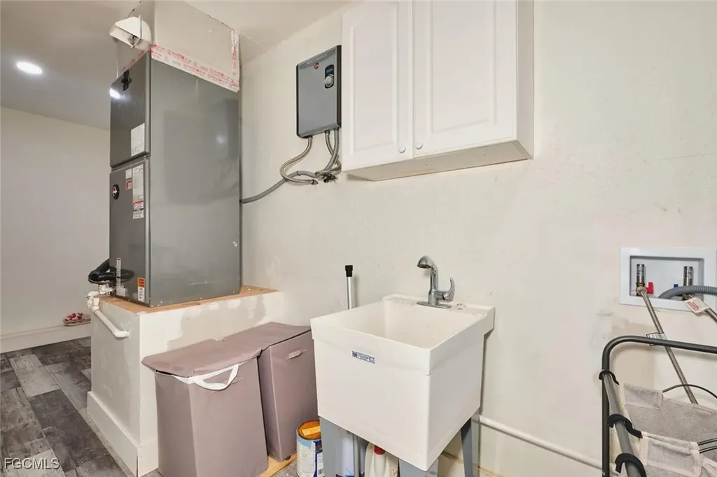 6451 Adelphi Circle Fort Myers FL 33919