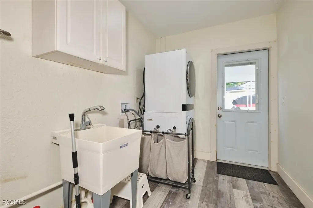 6451 Adelphi Circle Fort Myers FL 33919