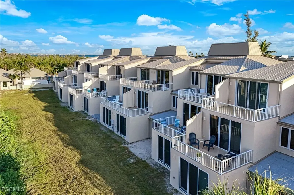 200 Periwinkle Way Sanibel FL 33957