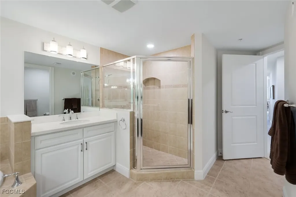6021 Silver King Boulevard Cape Coral FL 33914
