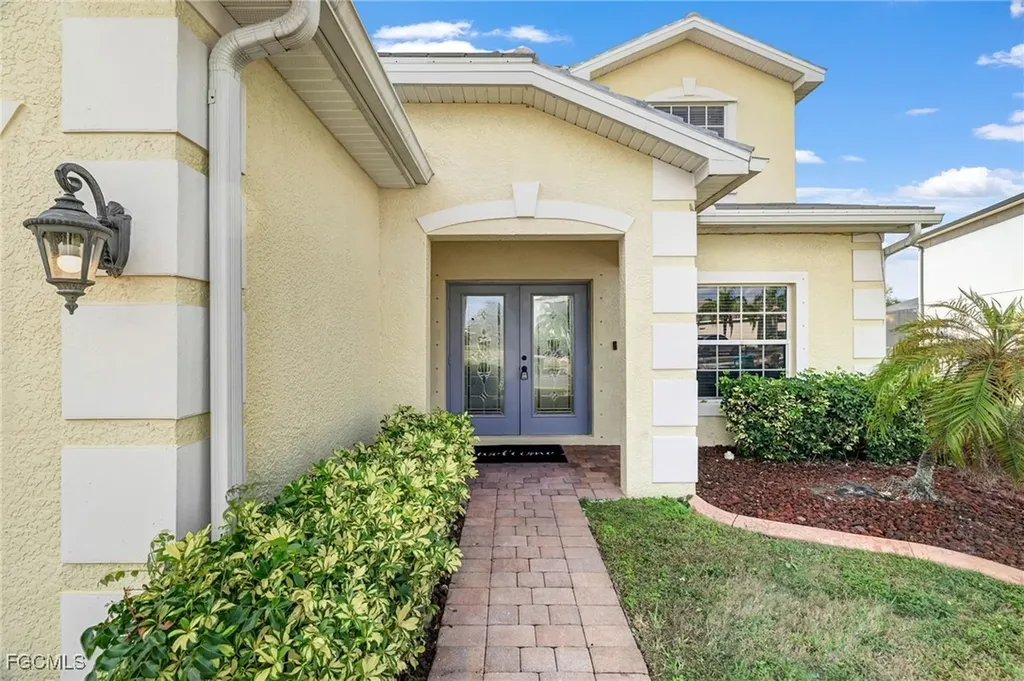 2201 Cape Heather Circle Cape Coral FL 33991