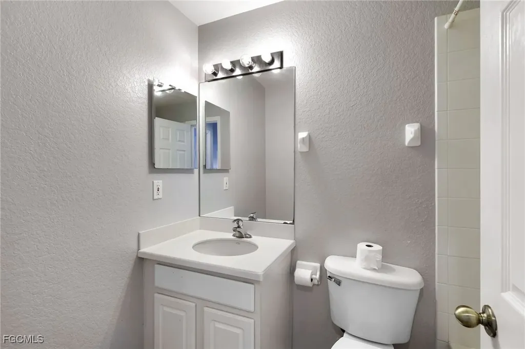 2201 Cape Heather Circle Cape Coral FL 33991