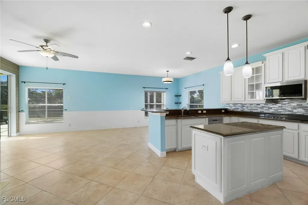 2201 Cape Heather Circle Cape Coral FL 33991