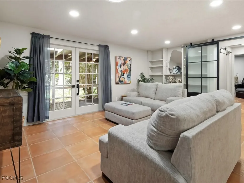 1046 Sperling Avenue Naples FL 34103