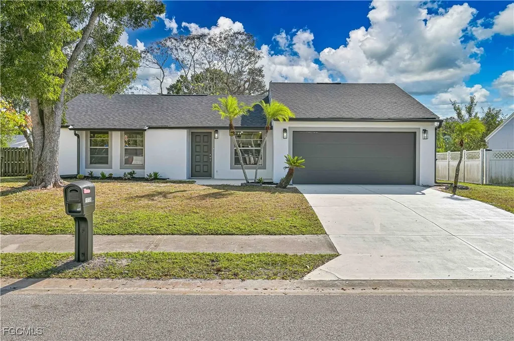 Fort Myers FL, 15736 Coral Vine Lane