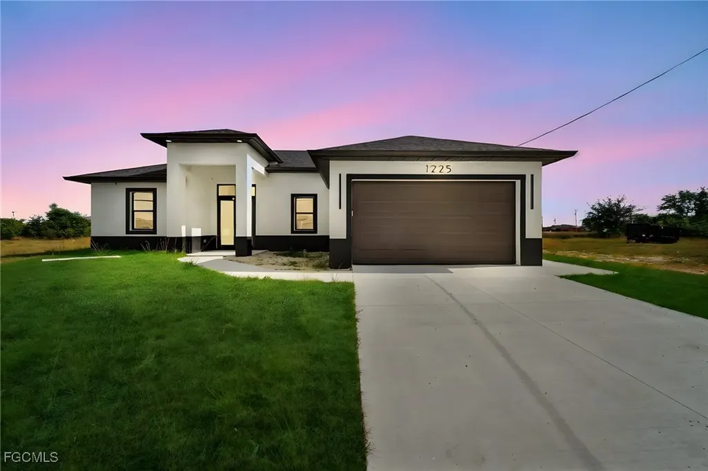 1225 NE 5th Place Cape Coral FL 33909
