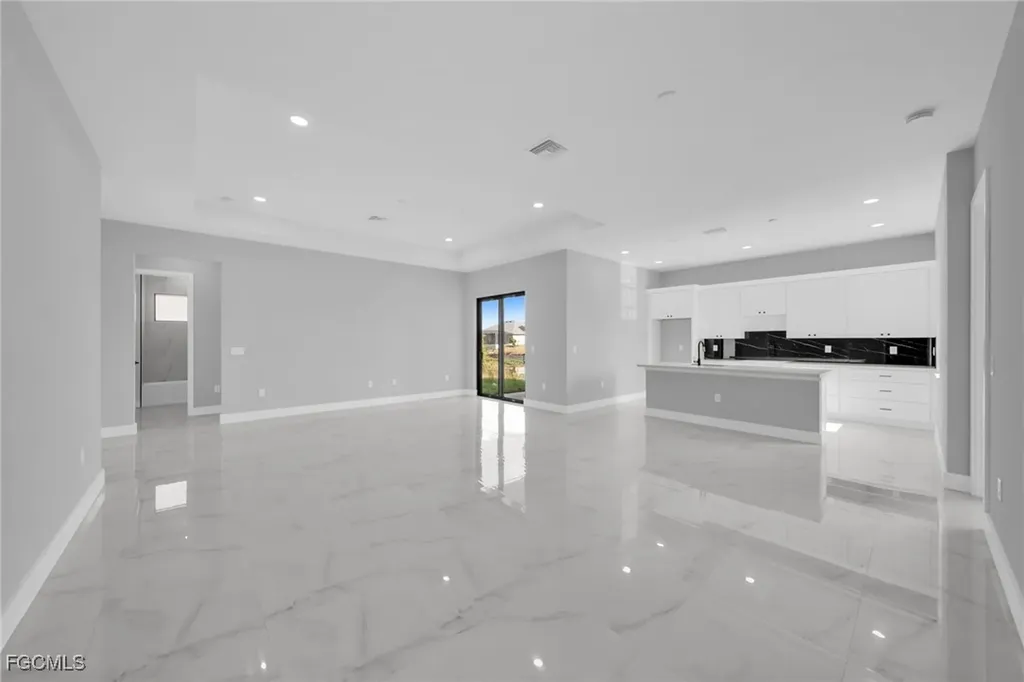 1225 NE 5th Place Cape Coral FL 33909