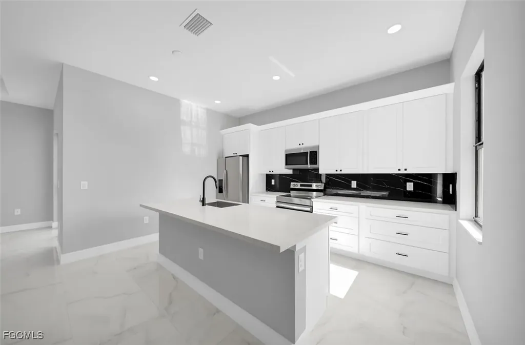 1225 NE 5th Place Cape Coral FL 33909