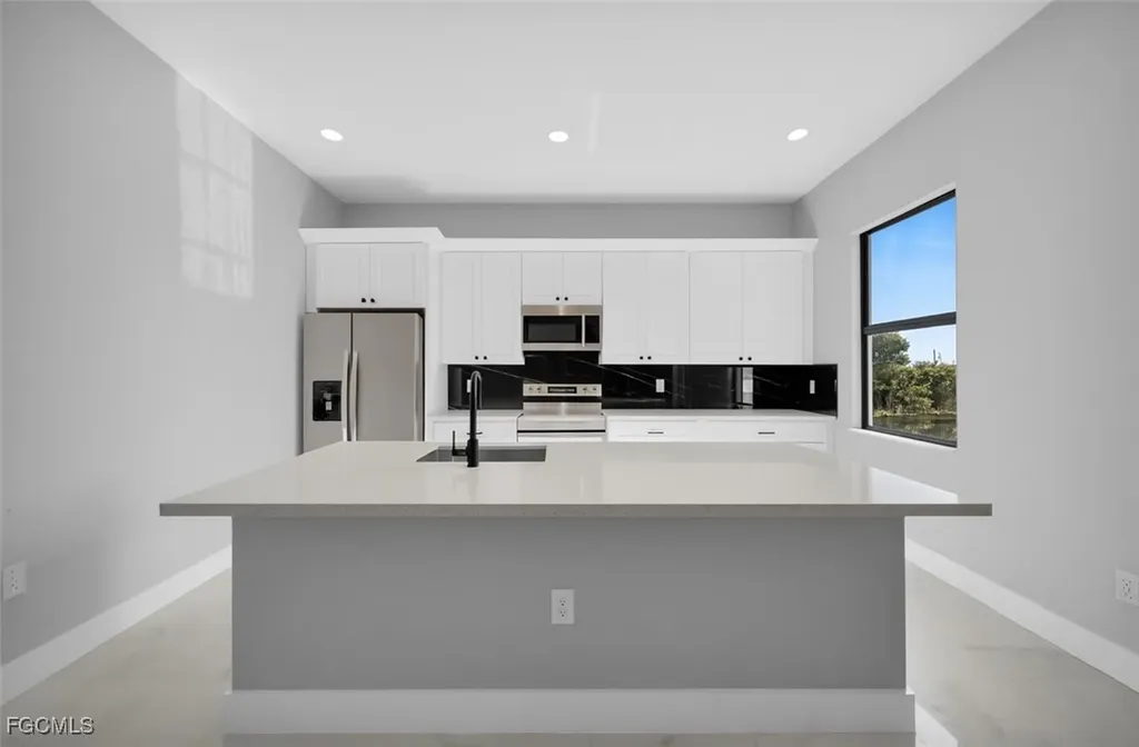 1225 NE 5th Place Cape Coral FL 33909
