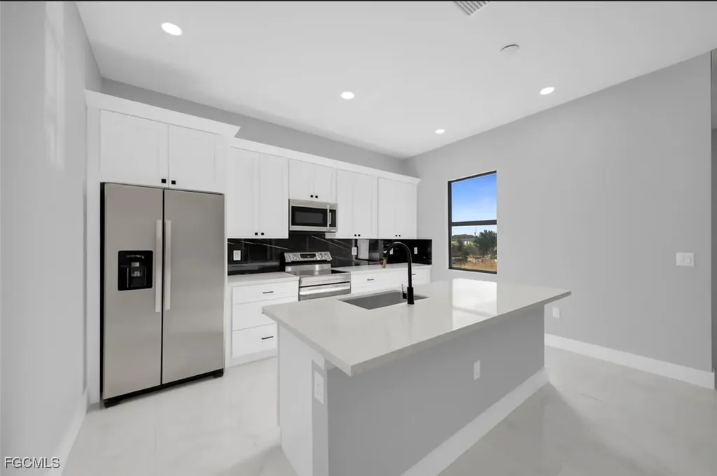 1225 NE 5th Place Cape Coral FL 33909