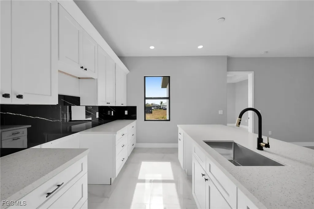 1225 NE 5th Place Cape Coral FL 33909