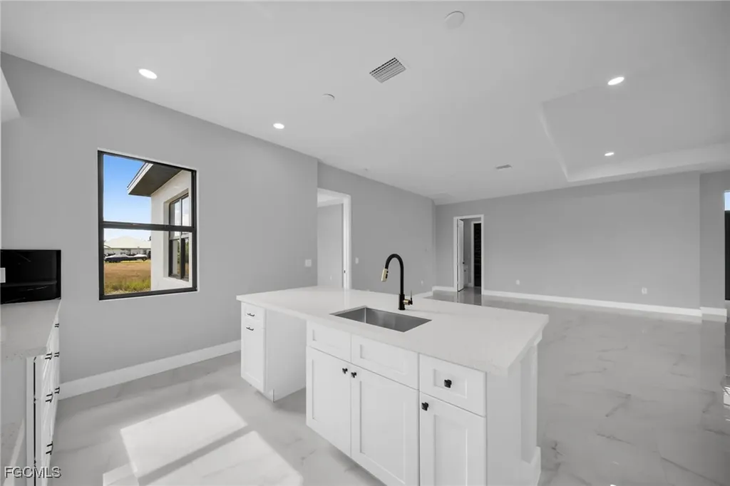 1225 NE 5th Place Cape Coral FL 33909