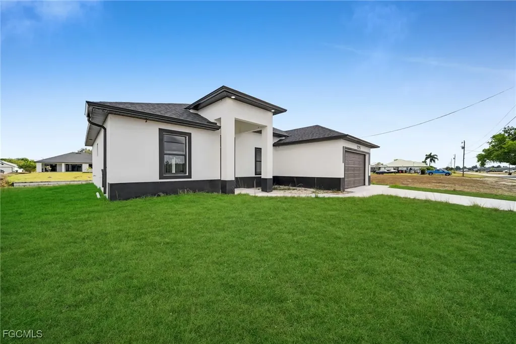 1225 NE 5th Place Cape Coral FL 33909